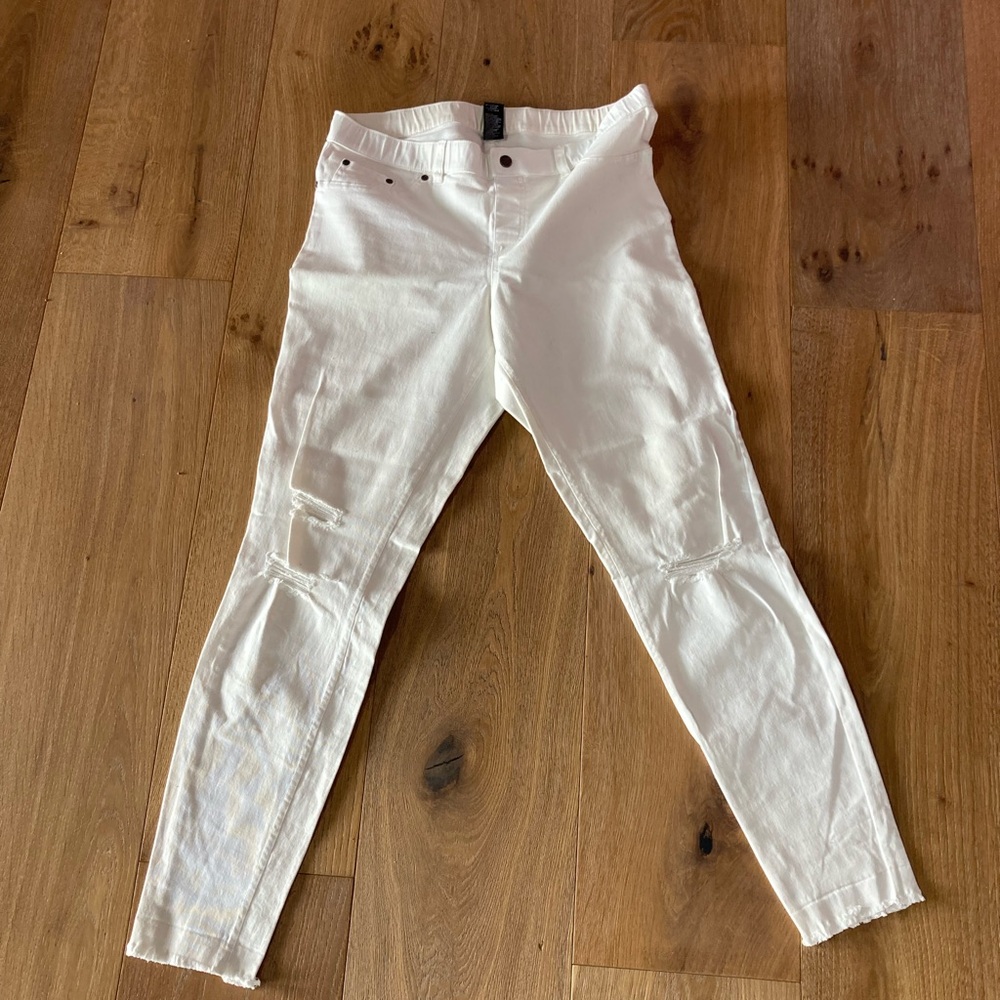 HUE White Distressed Skinny Jeans